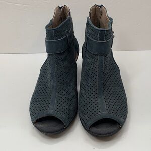 Earth Keri Perforated Nubuck Peep Toe Heeled Ankle Boots Moroccan Blue Size 7.5